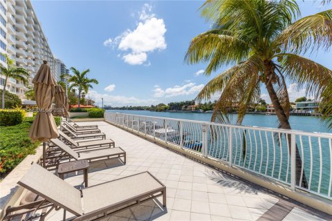 Copropriété à louer à Miami Beach, Floride: 2 chambres, 110.55 m2 № 2154350 - photo 22