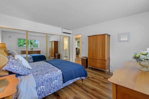 Condominio en venta en Hallandale Beach, Florida, 1 dormitorio, 60.39 m2 № 1739033 - foto 13