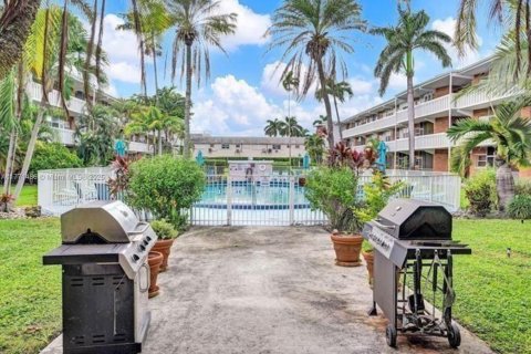 Condominio en venta en Hallandale Beach, Florida, 1 dormitorio, 60.39 m2 № 1739033 - foto 19