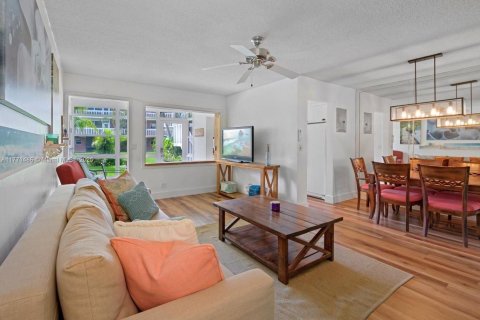 Condominio en venta en Hallandale Beach, Florida, 1 dormitorio, 60.39 m2 № 1739033 - foto 4
