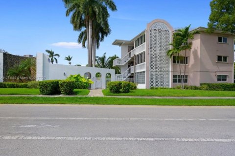 Condominio en venta en Hallandale Beach, Florida, 1 dormitorio, 60.39 m2 № 1739033 - foto 22