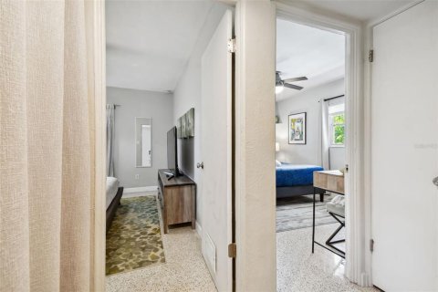 House in Saint Petersburg, Florida 2 bedrooms, 87.7 sq.m. № 1675871 - photo 27