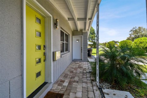 House in Saint Petersburg, Florida 2 bedrooms, 87.7 sq.m. № 1675871 - photo 6