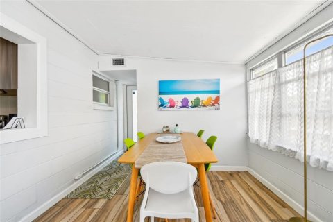 House in Saint Petersburg, Florida 2 bedrooms, 87.7 sq.m. № 1675871 - photo 24