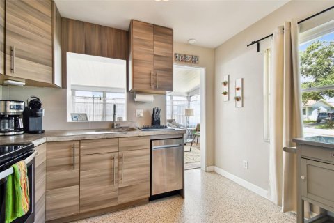 House in Saint Petersburg, Florida 2 bedrooms, 87.7 sq.m. № 1675871 - photo 14