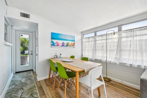 House in Saint Petersburg, Florida 2 bedrooms, 87.7 sq.m. № 1675871 - photo 25
