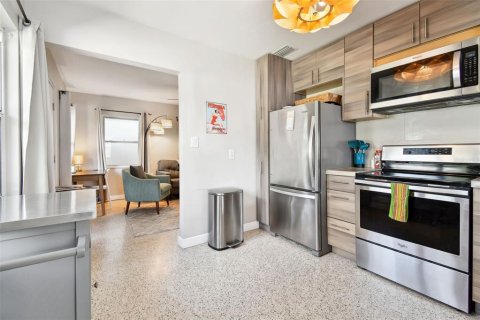 House in Saint Petersburg, Florida 2 bedrooms, 87.7 sq.m. № 1675871 - photo 15