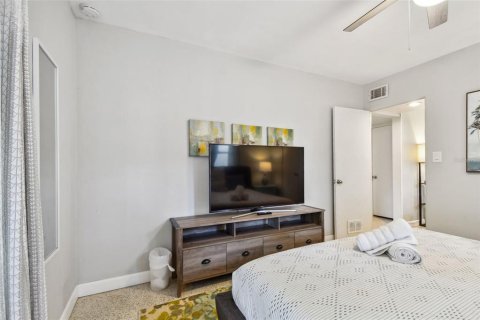 House in Saint Petersburg, Florida 2 bedrooms, 87.7 sq.m. № 1675871 - photo 30