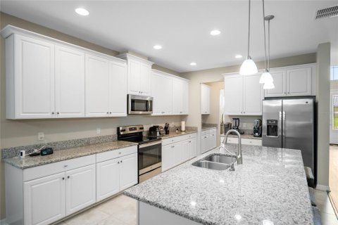 House in Riverview, Florida 5 bedrooms, 331.29 sq.m. № 2223106 - photo 11
