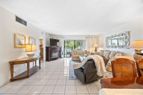 Condo in Lauderdale Lakes, Florida, 2 bedrooms № 2366374