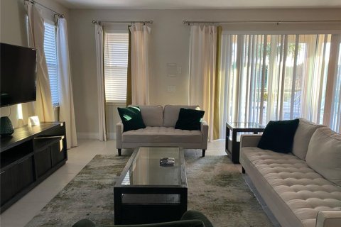Villa ou maison à vendre à Kissimmee, Floride: 4 chambres, 219.53 m2 № 1654480 - photo 3