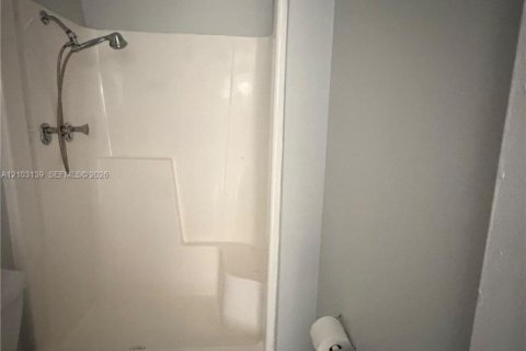 Copropriété à louer à North Miami Beach, Floride: 2 chambres, 96.15 m2 № 2417538 - photo 7
