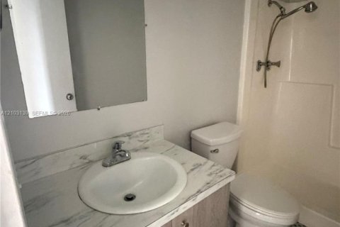 Copropriété à louer à North Miami Beach, Floride: 2 chambres, 96.15 m2 № 2417538 - photo 9