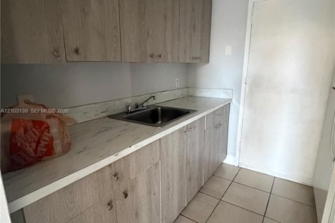 Copropriété à louer à North Miami Beach, Floride: 2 chambres, 96.15 m2 № 2417538 - photo 24