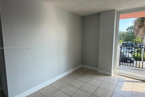 Copropriété à louer à North Miami Beach, Floride: 2 chambres, 96.15 m2 № 2417538 - photo 19