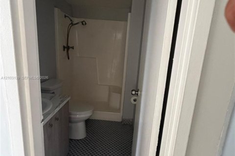 Copropriété à louer à North Miami Beach, Floride: 2 chambres, 96.15 m2 № 2417538 - photo 6