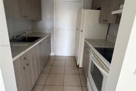Copropriété à louer à North Miami Beach, Floride: 2 chambres, 96.15 m2 № 2417538 - photo 21