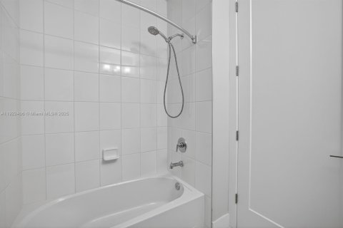 Touwnhouse à louer à Fort Lauderdale, Floride: 3 chambres, 195.56 m2 № 1976355 - photo 25