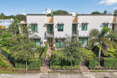 Touwnhouse à louer à Fort Lauderdale, Floride: 3 chambres, 195.56 m2 № 1976355 - photo 1