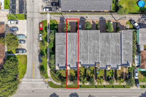 Touwnhouse à louer à Fort Lauderdale, Floride: 3 chambres, 195.56 m2 № 1976355 - photo 2