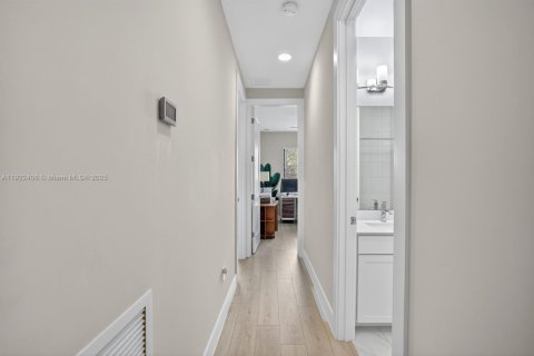 Touwnhouse à louer à Fort Lauderdale, Floride: 3 chambres, 195.56 m2 № 1976355 - photo 30