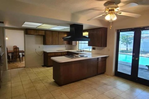 House in Largo, Florida 7 bedrooms, 407.84 sq.m. № 1757600 - photo 7