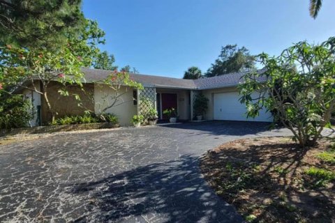 House in Largo, Florida 7 bedrooms, 407.84 sq.m. № 1757600 - photo 28