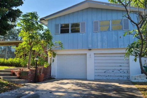 House in Largo, Florida 7 bedrooms, 407.84 sq.m. № 1757600 - photo 1