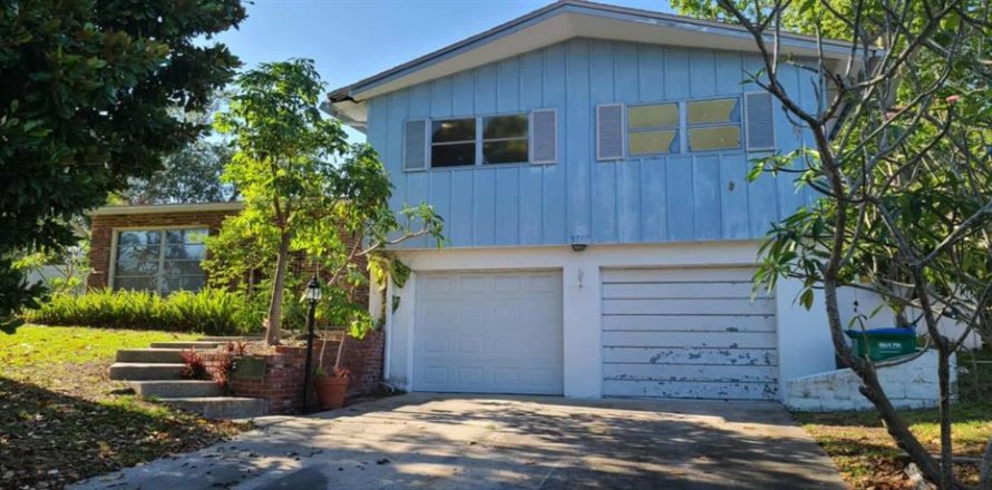 House in Largo, Florida 7 bedrooms, 407.84 sq.m. № 1757600