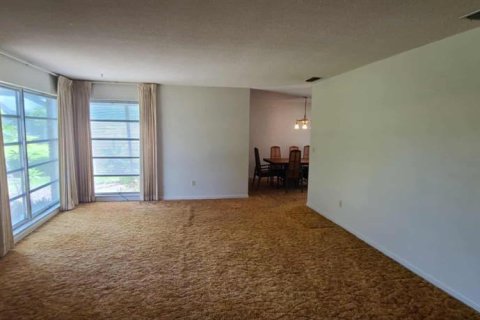 House in Largo, Florida 7 bedrooms, 407.84 sq.m. № 1757600 - photo 10