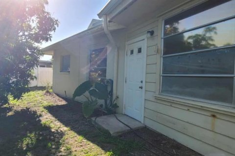 House in Largo, Florida 7 bedrooms, 407.84 sq.m. № 1757600 - photo 27