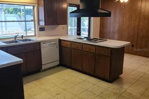 House in Largo, Florida 7 bedrooms, 407.84 sq.m. № 1757600 - photo 8