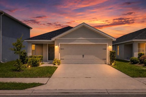 House in Winter Haven, Florida 3 bedrooms, 148.36 sq.m. № 2303288