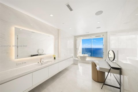 Condominio en venta en Sunny Isles Beach, Florida, 4 dormitorios, 517.74 m2 № 1970576 - foto 13