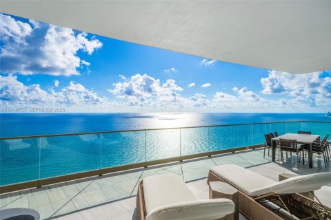 Condominio en venta en Sunny Isles Beach, Florida, 4 dormitorios, 517.74 m2 № 1970576 - foto 16