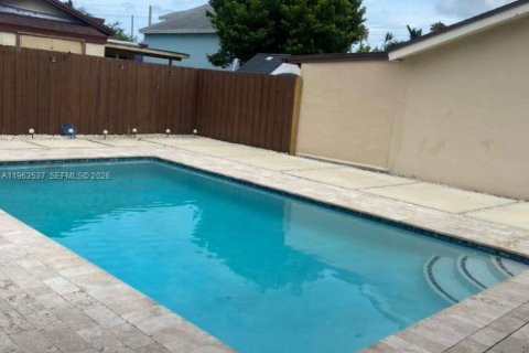 Villa ou maison à vendre à Miami, Floride: 3 chambres, 104.52 m2 № 2025594 - photo 15