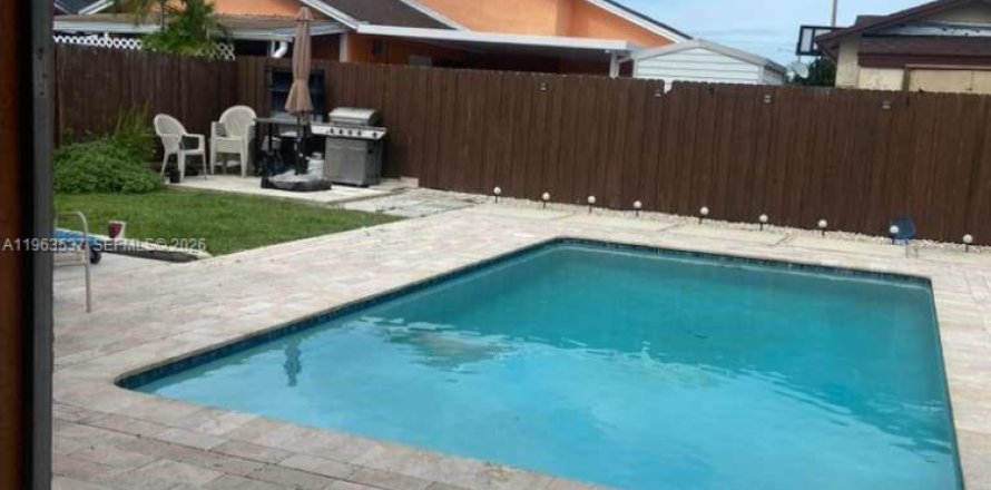 Villa ou maison à Miami, Floride 3 chambres, 104.52 m2 № 2025594