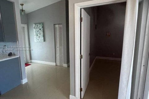 Villa ou maison à vendre à Miami, Floride: 3 chambres, 104.52 m2 № 2025594 - photo 13