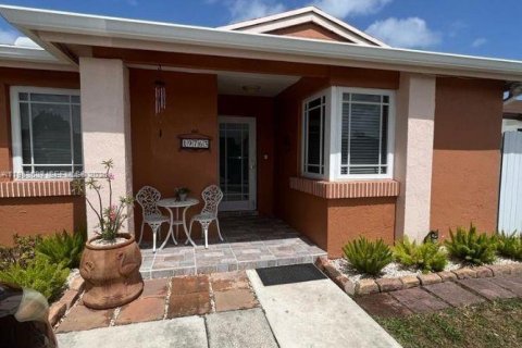 Villa ou maison à vendre à Miami, Floride: 3 chambres, 104.52 m2 № 2025594 - photo 2