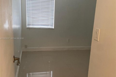 Villa ou maison à vendre à Miami, Floride: 3 chambres, 104.52 m2 № 2025594 - photo 12