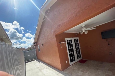 Villa ou maison à vendre à Miami, Floride: 3 chambres, 104.52 m2 № 2025594 - photo 22