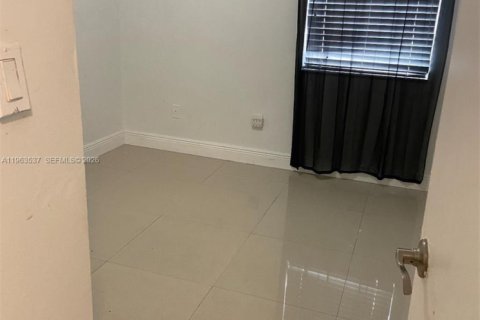 Villa ou maison à vendre à Miami, Floride: 3 chambres, 104.52 m2 № 2025594 - photo 6