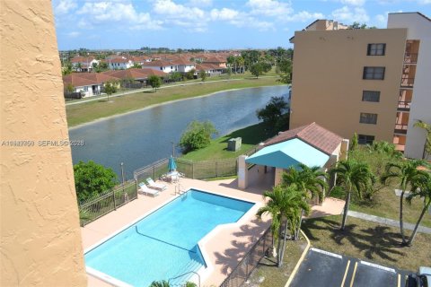Condominio en alquiler en Miami, Florida, 2 dormitorios, 94.2 m2 № 1997783 - foto 2