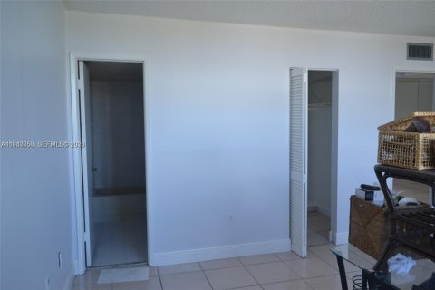 Condominio en alquiler en Miami, Florida, 2 dormitorios, 94.2 m2 № 1997783 - foto 12