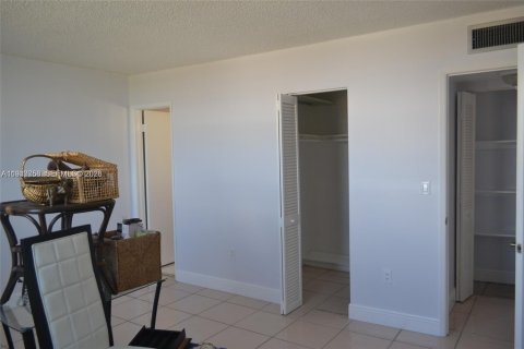Condominio en alquiler en Miami, Florida, 2 dormitorios, 94.2 m2 № 1997783 - foto 13