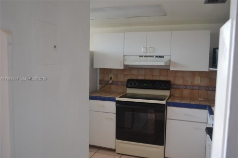 Condominio en alquiler en Miami, Florida, 2 dormitorios, 94.2 m2 № 1997783 - foto 7