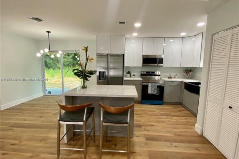 House in Fort Lauderdale, Florida 3 bedrooms, 104.7 sq.m. № 1593653 - photo 3