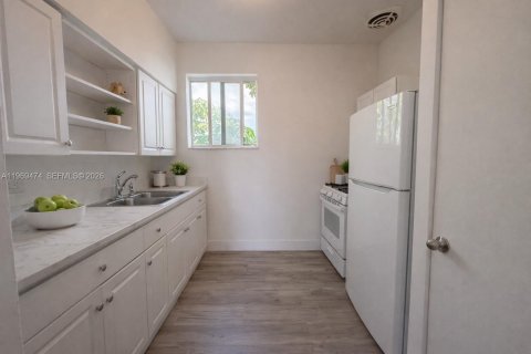 Снять в аренду квартиру в Майами-Бич, Флорида 1 спальня, 69.68м2, № 2030227 - фото 4