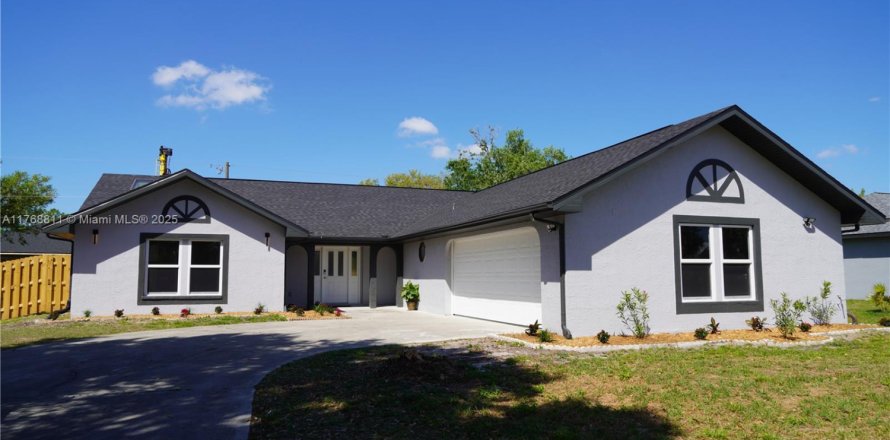 House in Port Charlotte, Florida 5 bedrooms, 189.33 sq.m. № 1691104