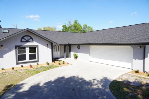 House in Port Charlotte, Florida 5 bedrooms, 189.33 sq.m. № 1691104 - photo 4
